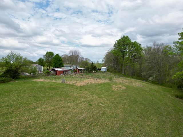 6895 Kentucky 643, Crab Orchard, KY 40419
