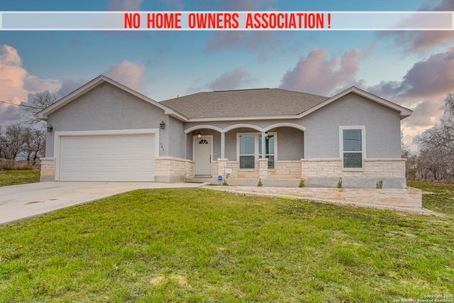 185 BROKEN STAR TRL, Poteet, TX 78065