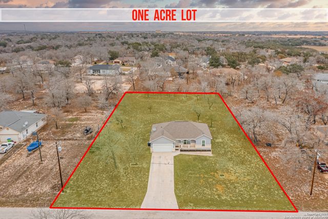 185 BROKEN STAR TRL, Poteet, TX 78065