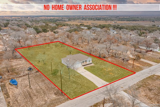 185 BROKEN STAR TRL, Poteet, TX 78065