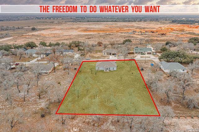 185 BROKEN STAR TRL, Poteet, TX 78065