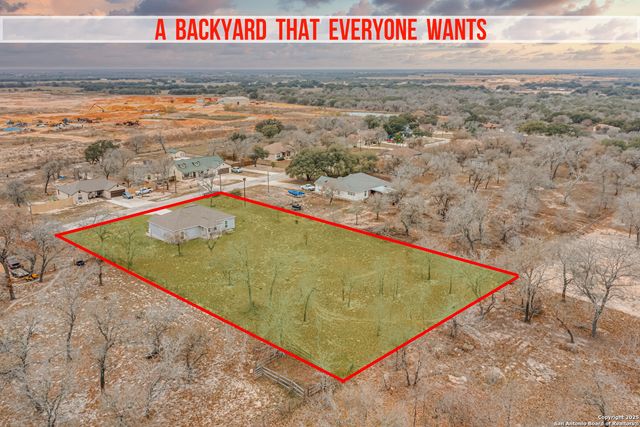 185 BROKEN STAR TRL, Poteet, TX 78065