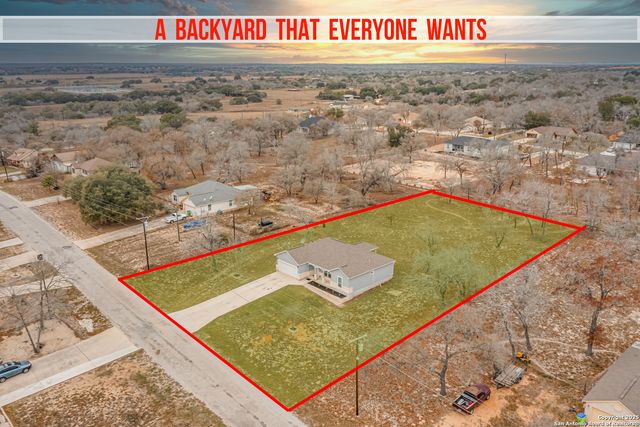 185 BROKEN STAR TRL, Poteet, TX 78065