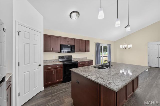 360 Steam Engine Court, Troy, MO 63379