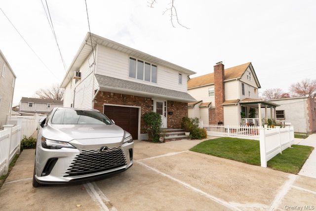 305 S 10th Street, New Hyde Park, NY 11040