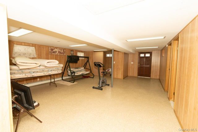 305 S 10th Street, New Hyde Park, NY 11040