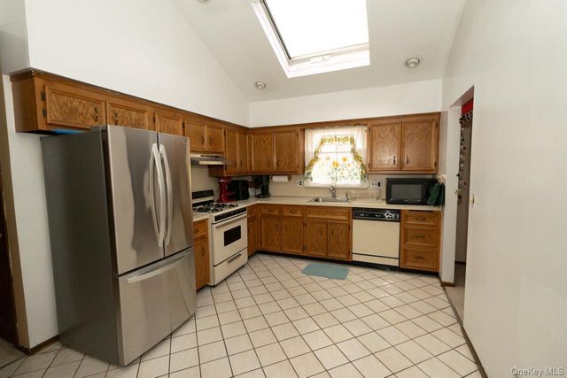 305 S 10th Street, New Hyde Park, NY 11040