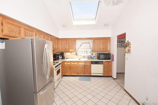 305 S 10th Street, New Hyde Park, NY 11040