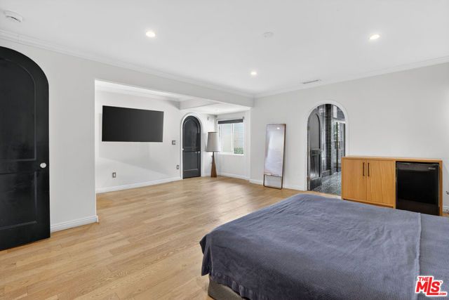 10749 Weyburn Avenue, Los Angeles, CA 90024