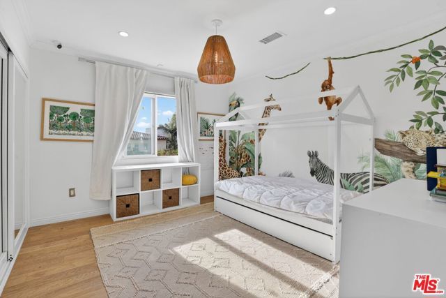 10749 Weyburn Avenue, Los Angeles, CA 90024