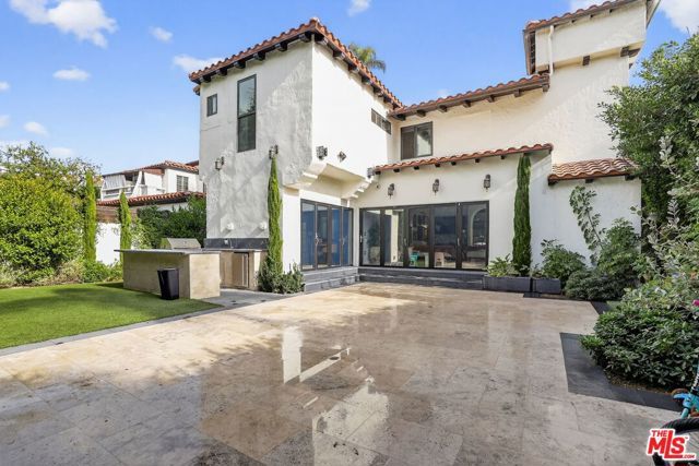 10749 Weyburn Avenue, Los Angeles, CA 90024