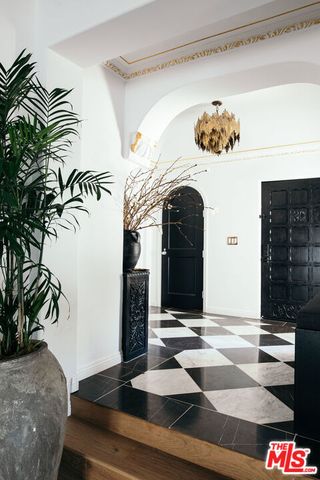 10749 Weyburn Avenue, Los Angeles, CA 90024