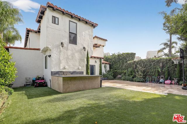 10749 Weyburn Avenue, Los Angeles, CA 90024