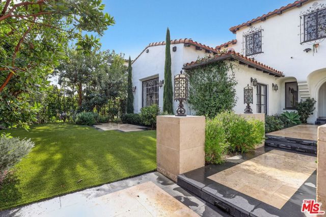 10749 Weyburn Avenue, Los Angeles, CA 90024