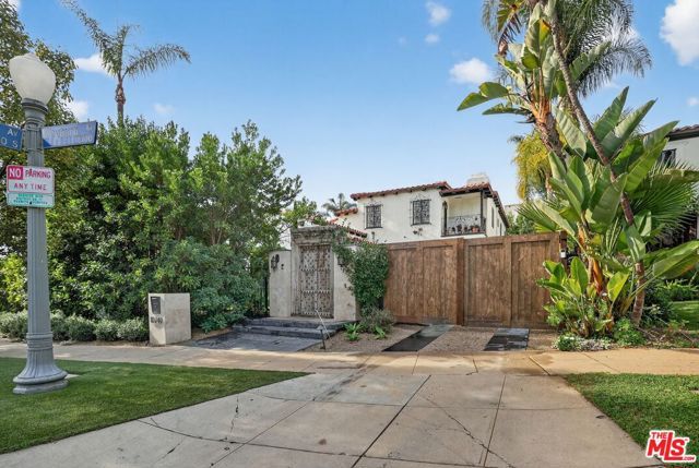 10749 Weyburn Avenue, Los Angeles, CA 90024