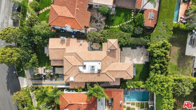 10749 Weyburn Avenue, Los Angeles, CA 90024