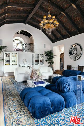 10749 Weyburn Avenue, Los Angeles, CA 90024