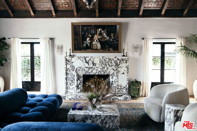 10749 Weyburn Avenue, Los Angeles, CA 90024