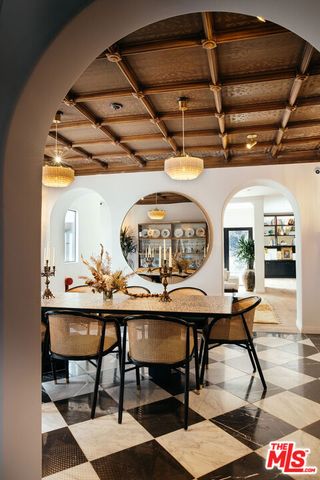 10749 Weyburn Avenue, Los Angeles, CA 90024