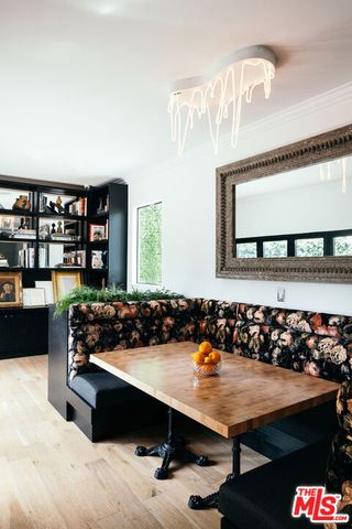 10749 Weyburn Avenue, Los Angeles, CA 90024