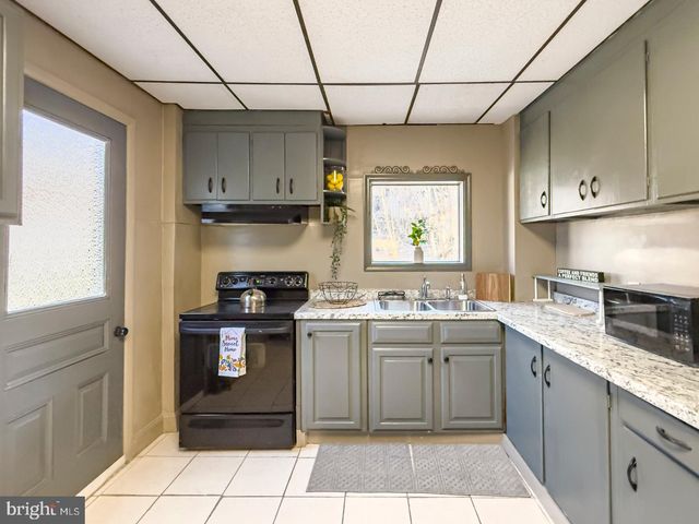 709 W NORWEGIAN ST, Pottsville, PA 17901