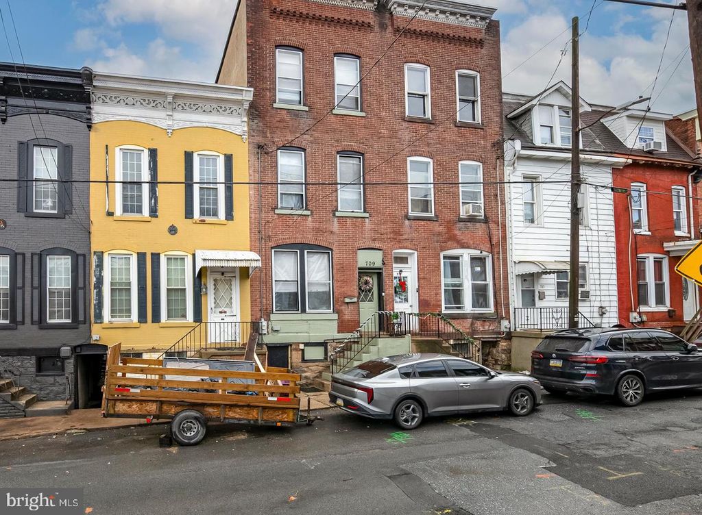 709 W NORWEGIAN ST, Pottsville, PA 17901