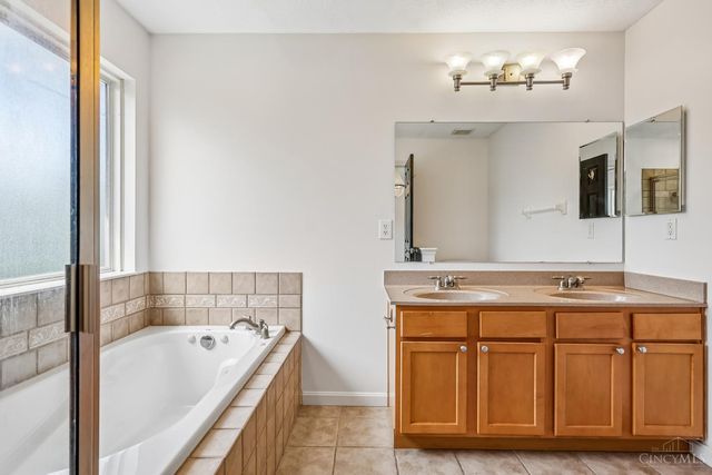 7235 Northgate Drive, Deerfield Twp., OH 45039