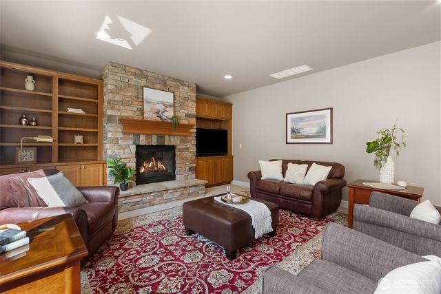 2759 NW Pine Cone Place, Issaquah, WA 98027