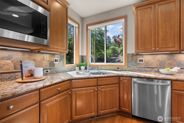 2759 NW Pine Cone Place, Issaquah, WA 98027