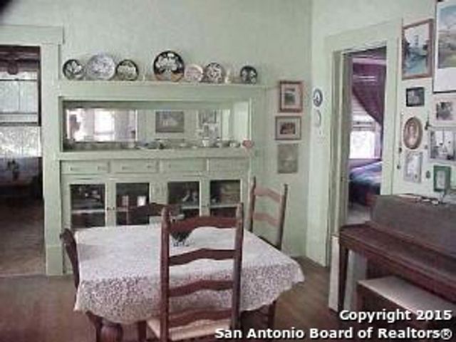 1121 W AGARITA AVE, San Antonio, TX 78201