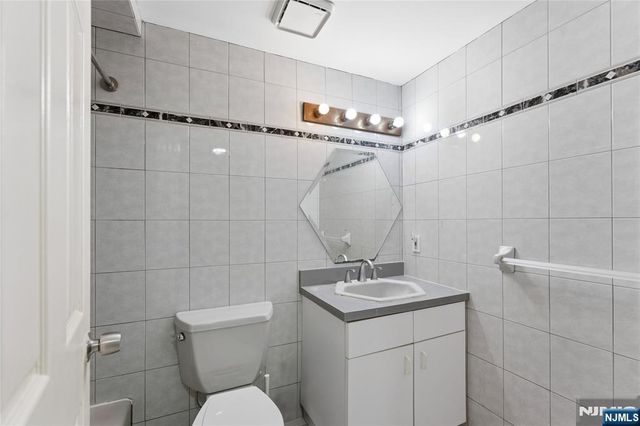 767 Kingsland Avenue, Ridgefield, NJ 07657