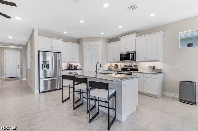 451 Spring Hill Lake LOOP, Cape Coral, FL 33993