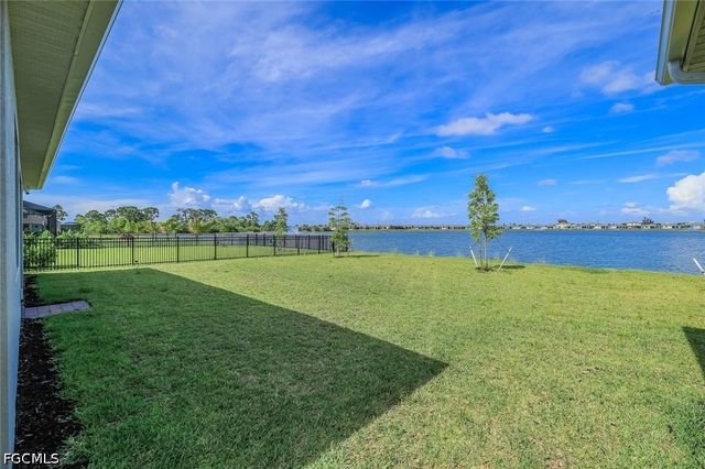 451 Spring Hill Lake LOOP, Cape Coral, FL 33993