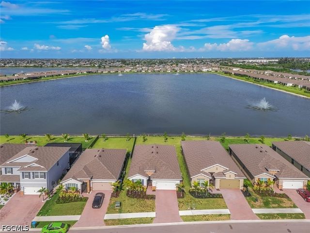 451 Spring Hill Lake LOOP, Cape Coral, FL 33993