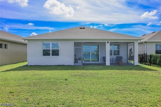 451 Spring Hill Lake LOOP, Cape Coral, FL 33993