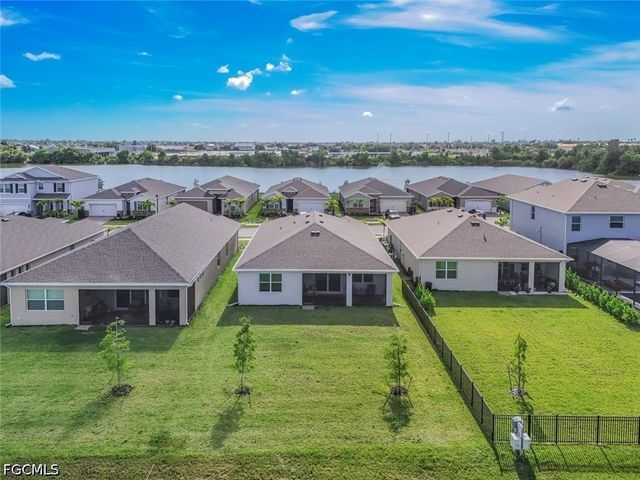 451 Spring Hill Lake LOOP, Cape Coral, FL 33993