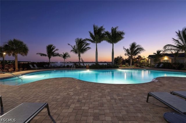 451 Spring Hill Lake LOOP, Cape Coral, FL 33993