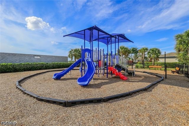 451 Spring Hill Lake LOOP, Cape Coral, FL 33993