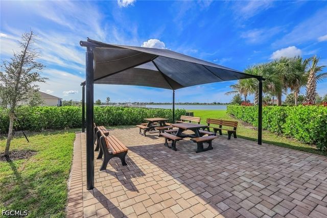 451 Spring Hill Lake LOOP, Cape Coral, FL 33993
