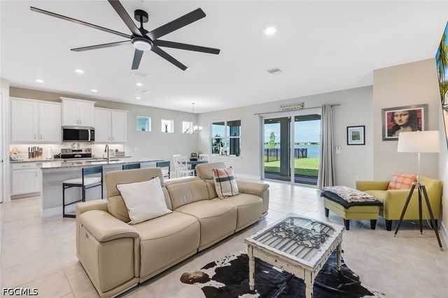 451 Spring Hill Lake LOOP, Cape Coral, FL 33993
