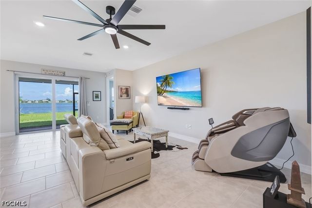 451 Spring Hill Lake LOOP, Cape Coral, FL 33993