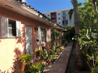 1020 SW 5th St 6, Miami, FL 33130