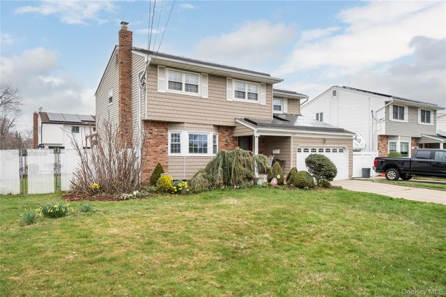727 Outlook Avenue, West Babylon, NY 11704