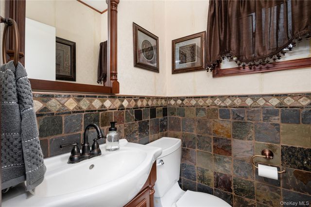 727 Outlook Avenue, West Babylon, NY 11704