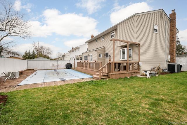 727 Outlook Avenue, West Babylon, NY 11704