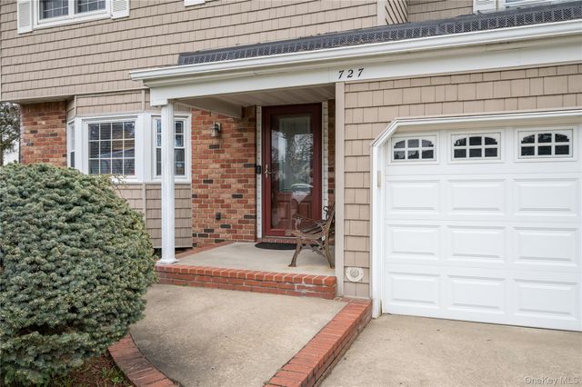 727 Outlook Avenue, West Babylon, NY 11704