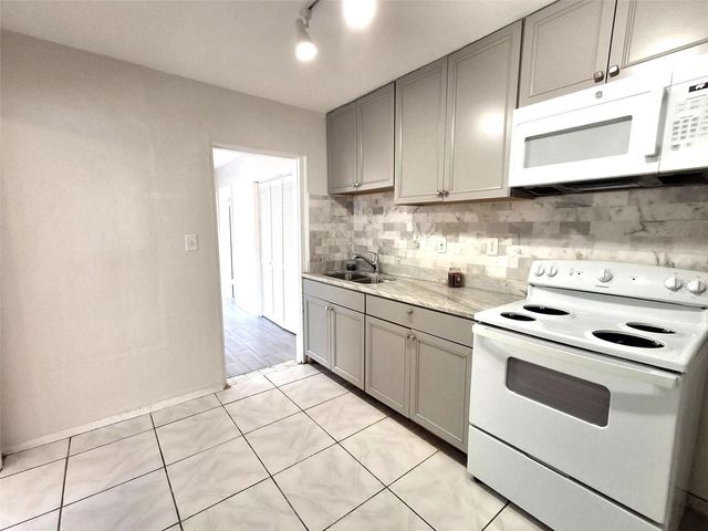 3947 MOHR AVENUE N 1, St Petersburg, FL 33714