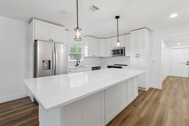 106 E FERN ST, Tampa, FL 33604