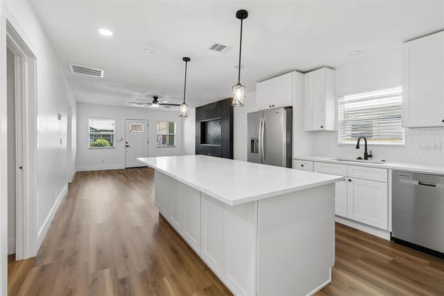 106 E FERN ST, Tampa, FL 33604