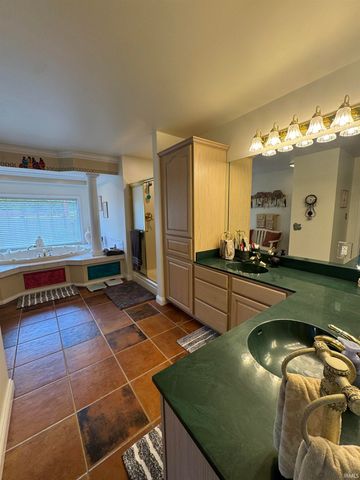 6100 Pebble Stone Drive, Evansville, IN 47715